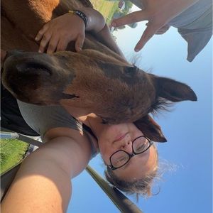 Meet your Posher, Carlina